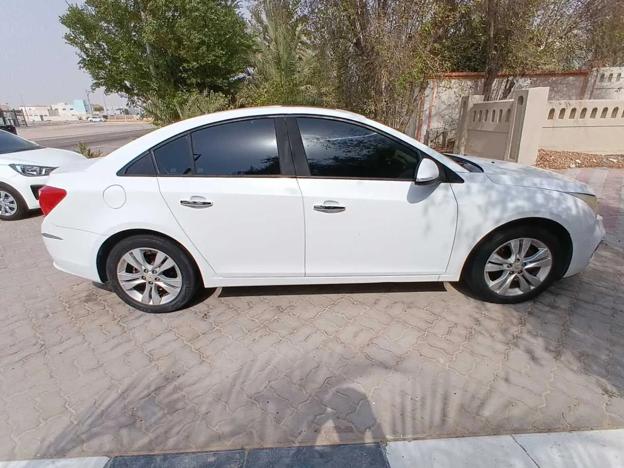 Car image 4