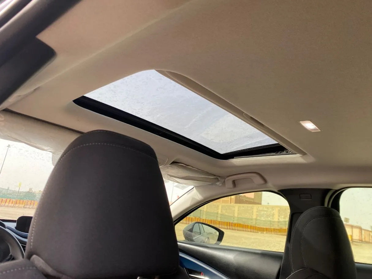 Car image 14