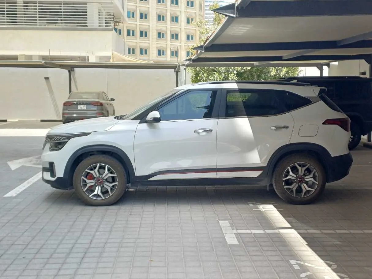Car image 8