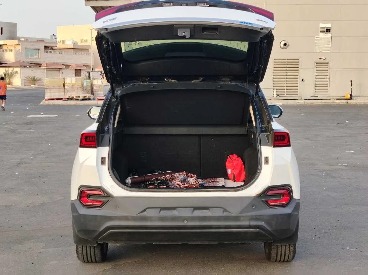 Car image 25