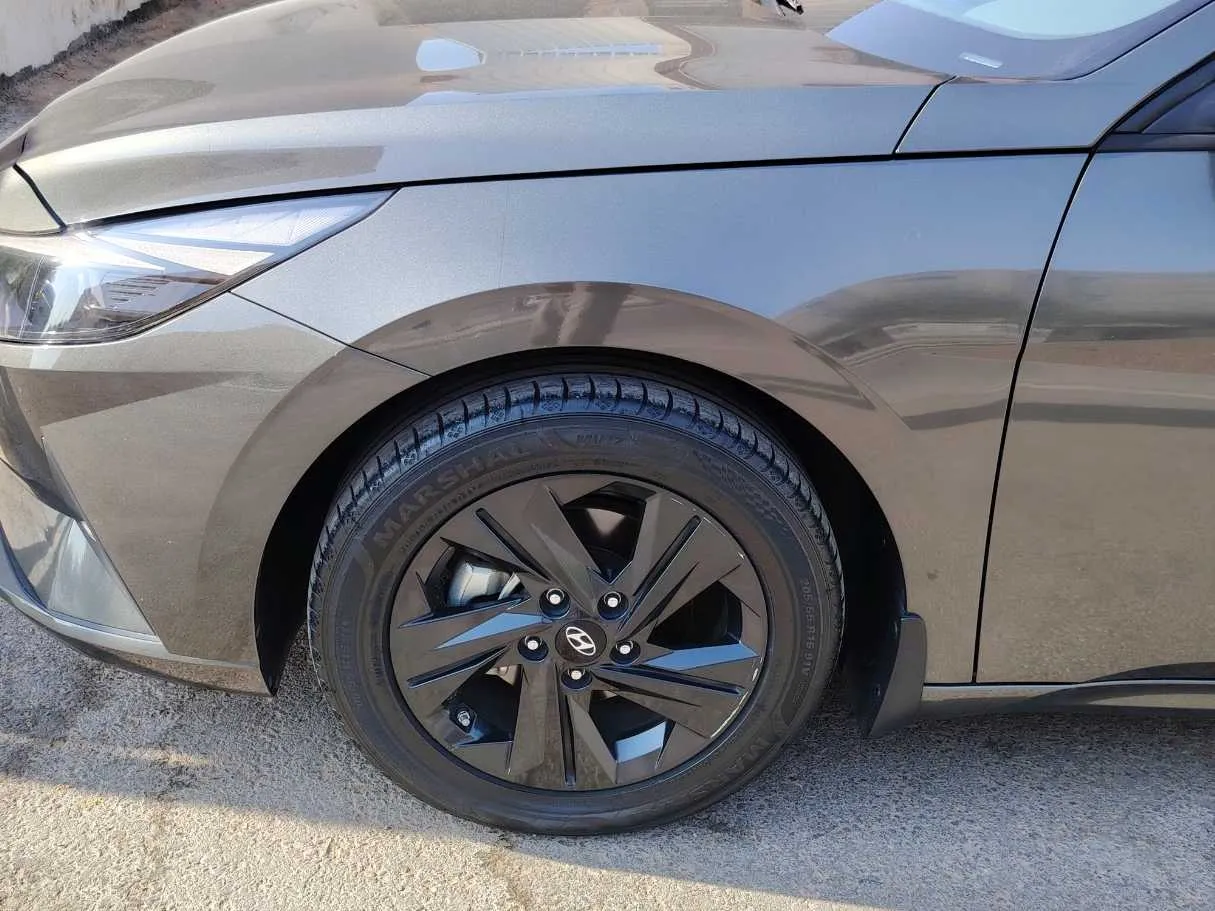 Car image 8