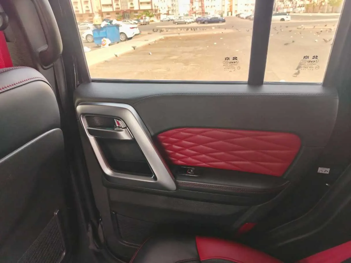 Car image 30