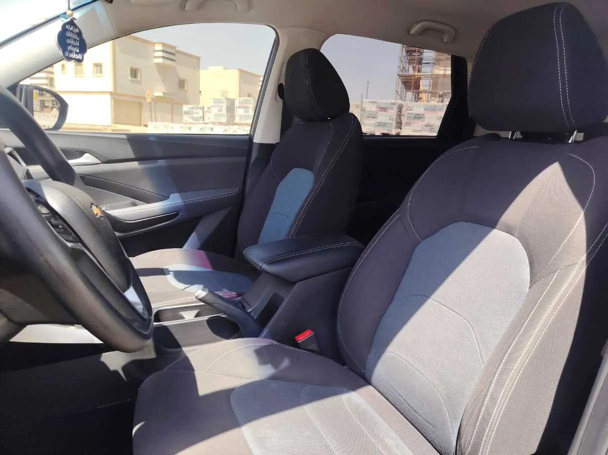 Car image 13