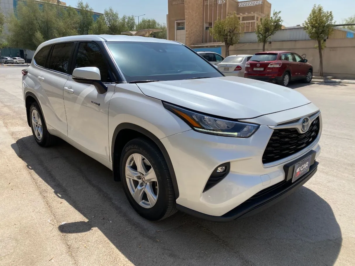 Car image 3