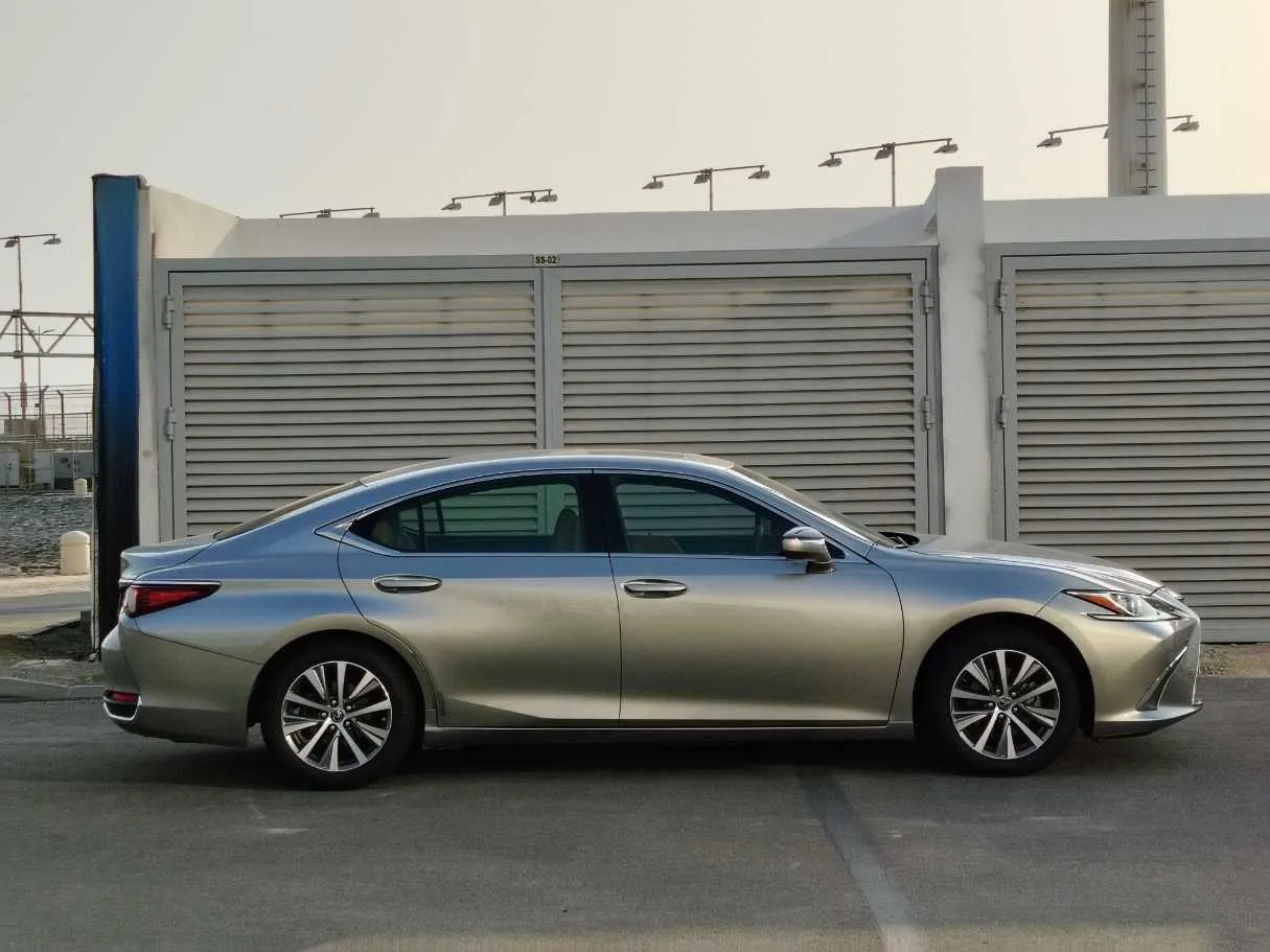 Car image 4