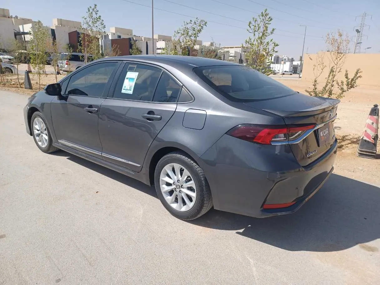 Car image 7