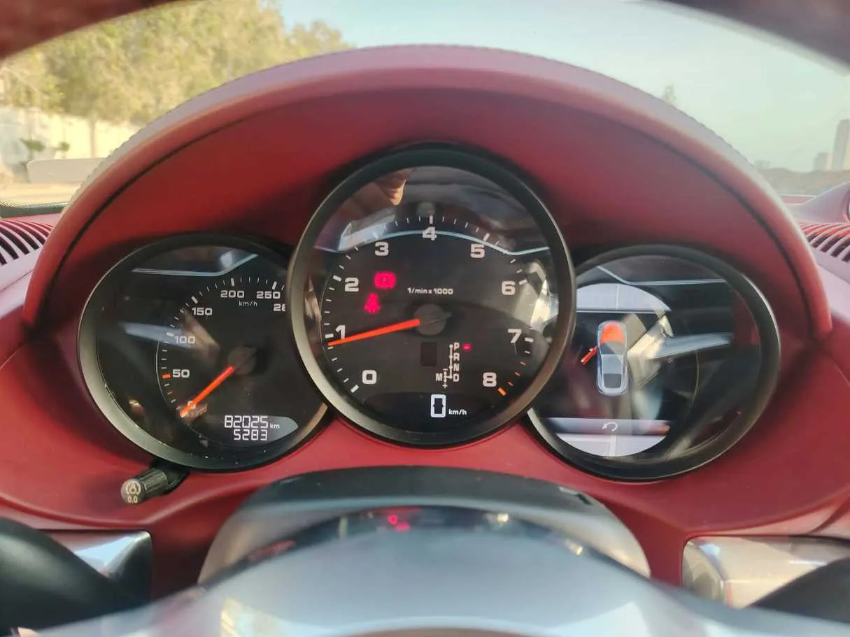 Car image 25