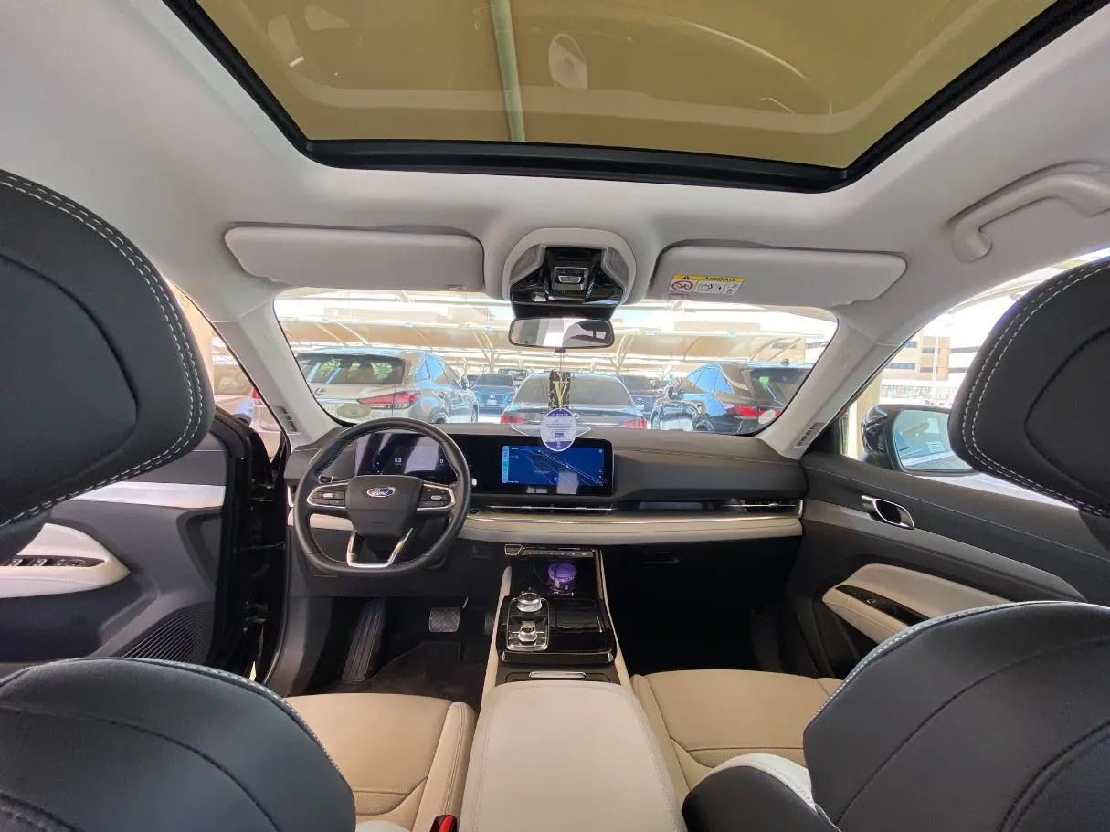 Car image 15