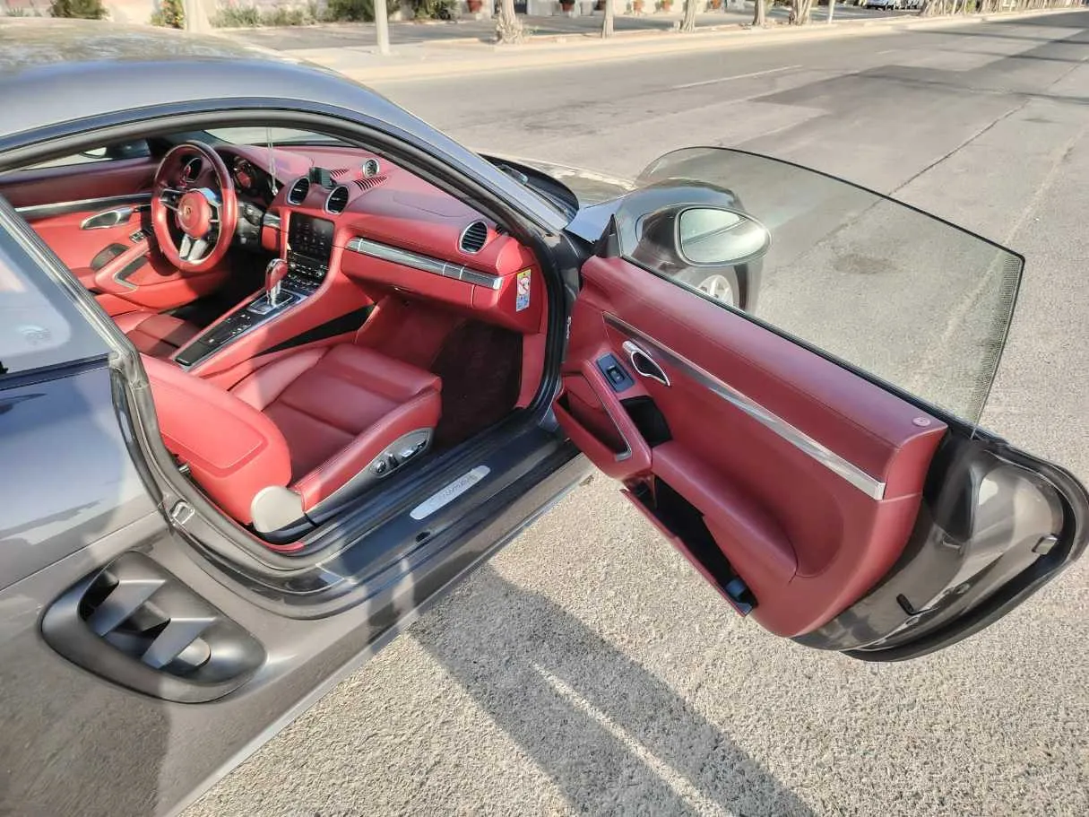 Car image 11