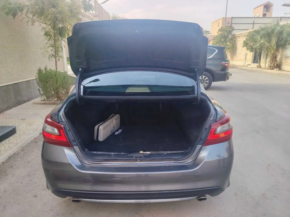 Car image 23