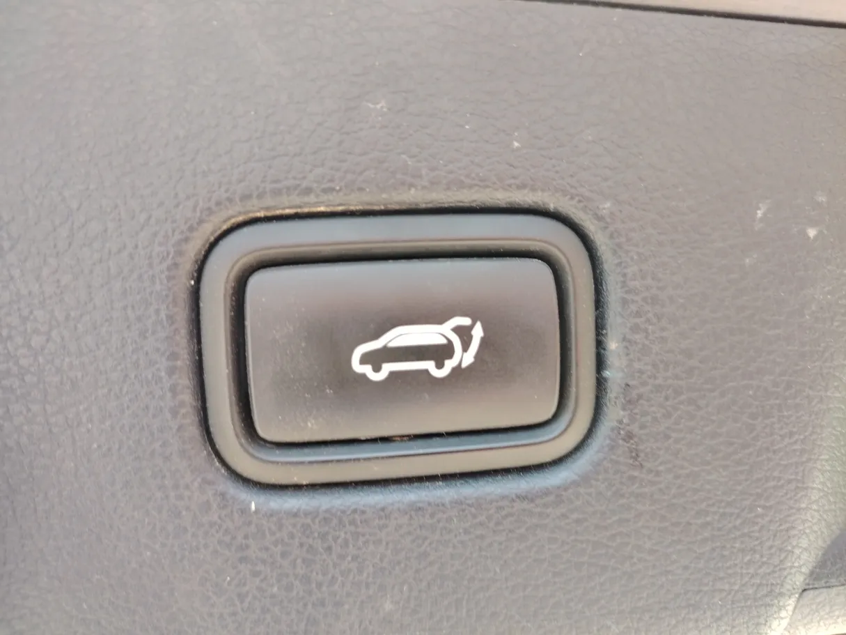 Car image 28