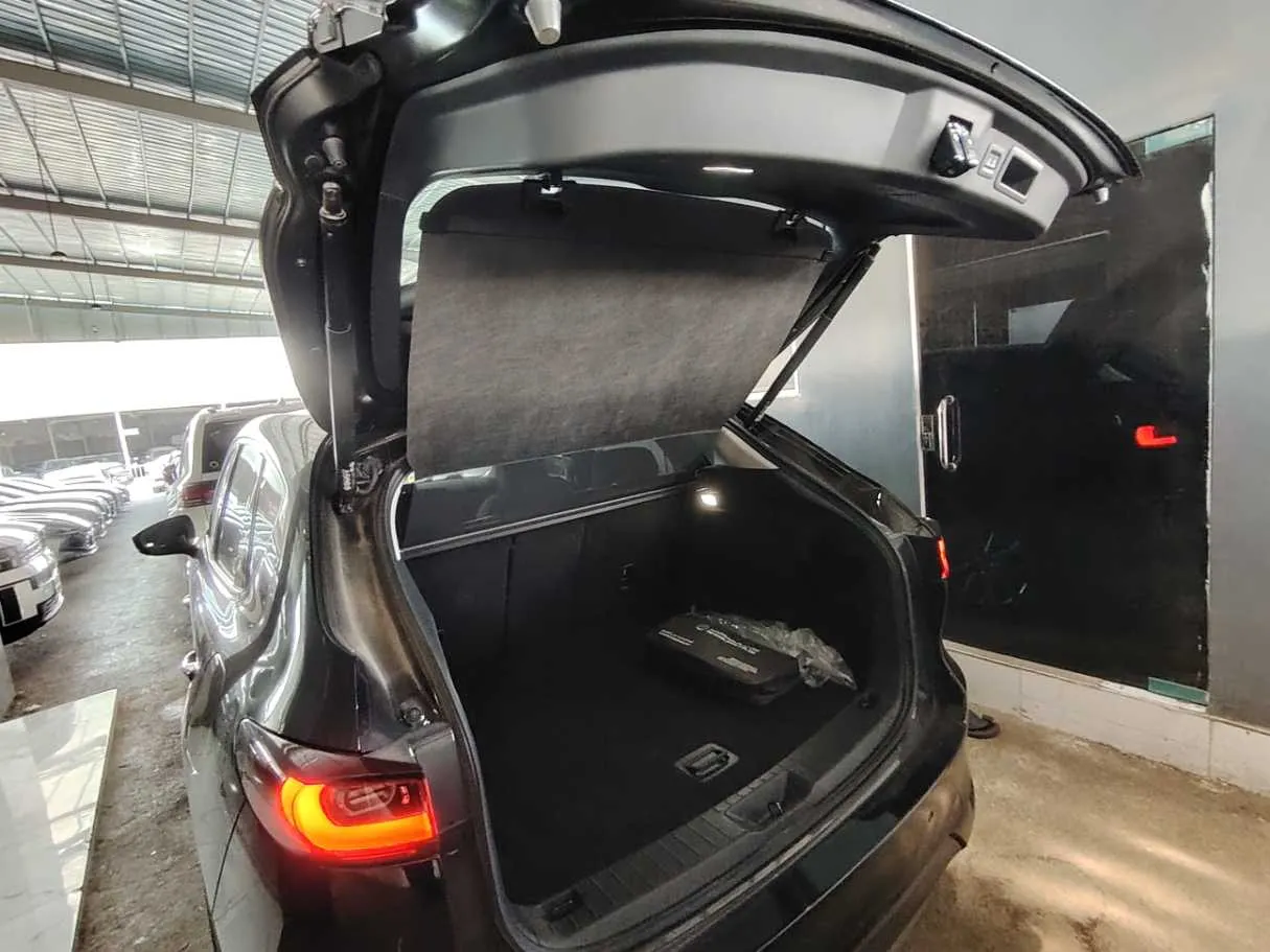 Car image 29