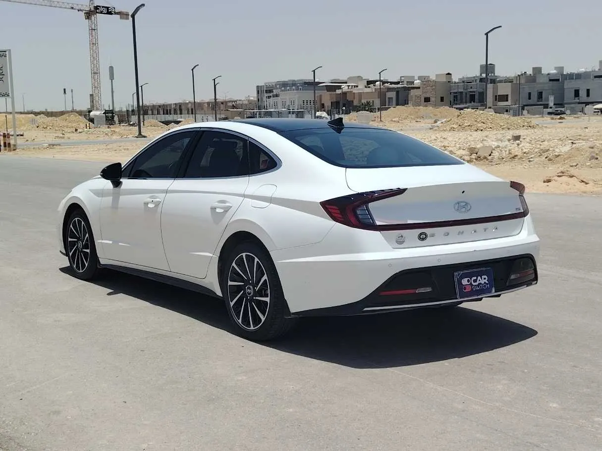 Car image 7
