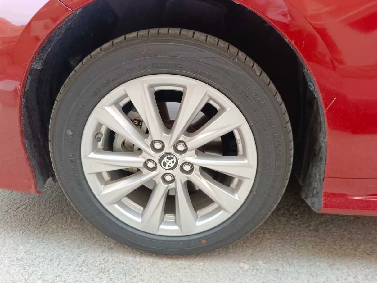 Car image 10