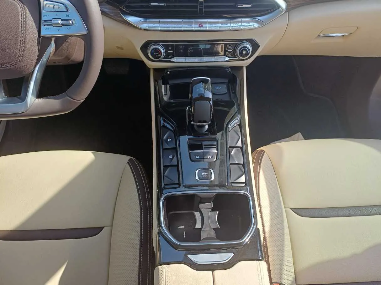 Car image 16