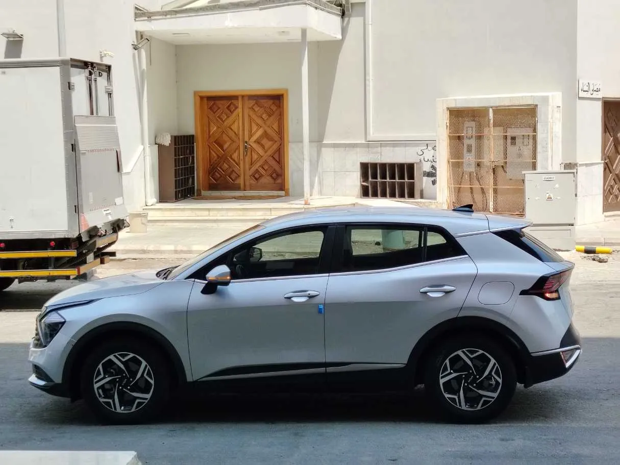 Car image 8