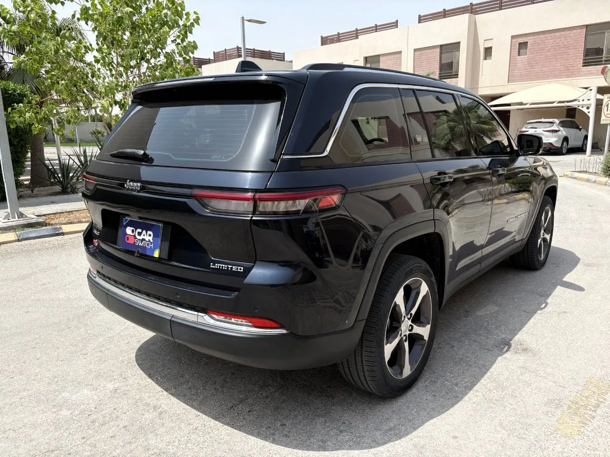 Car image 5