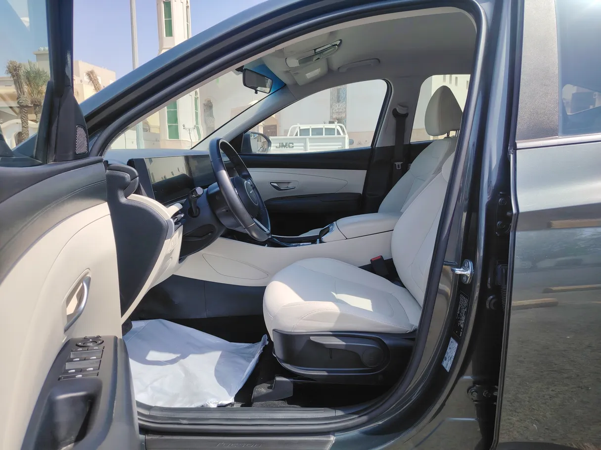 Car image 12