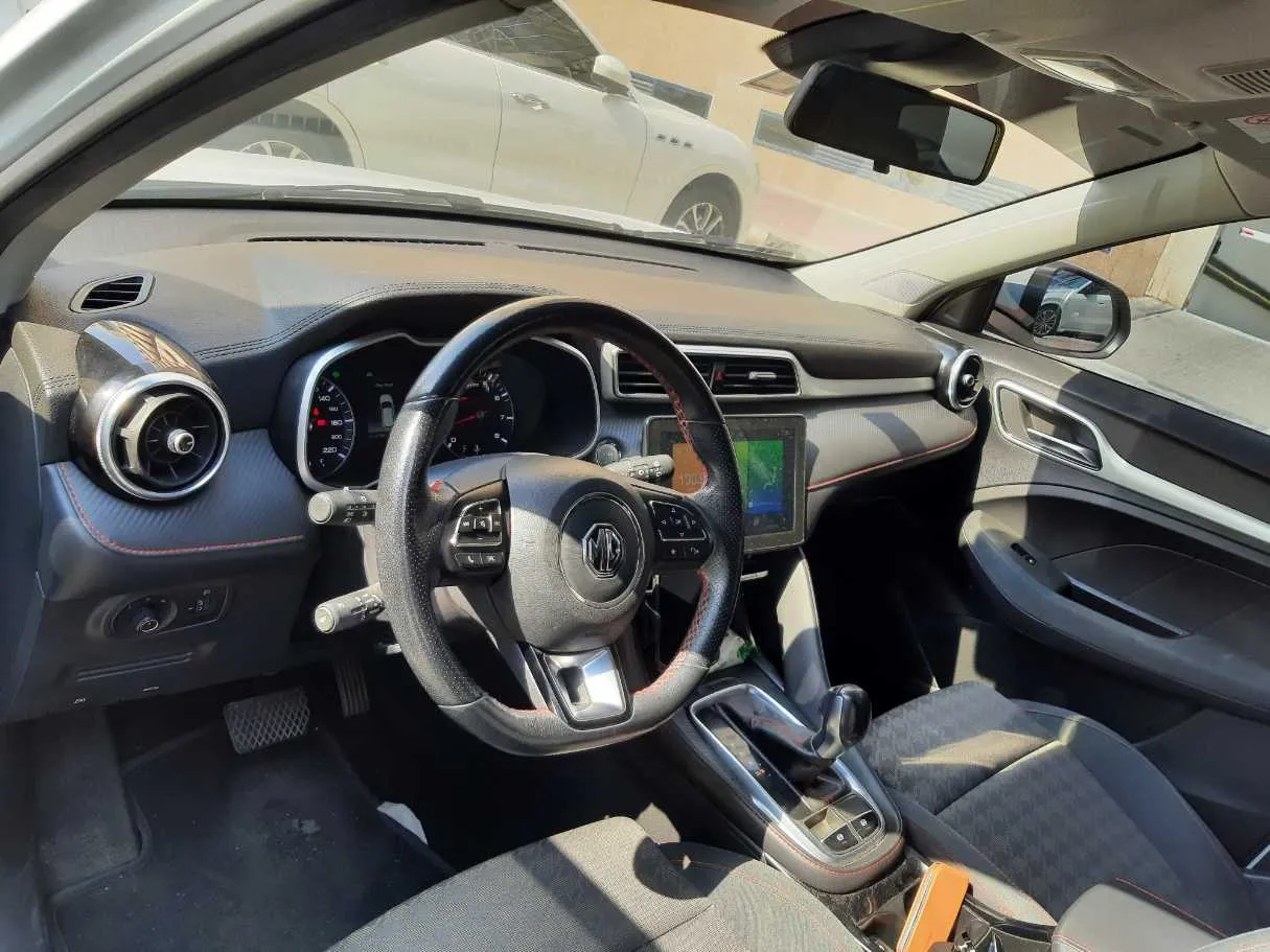 Car image 11