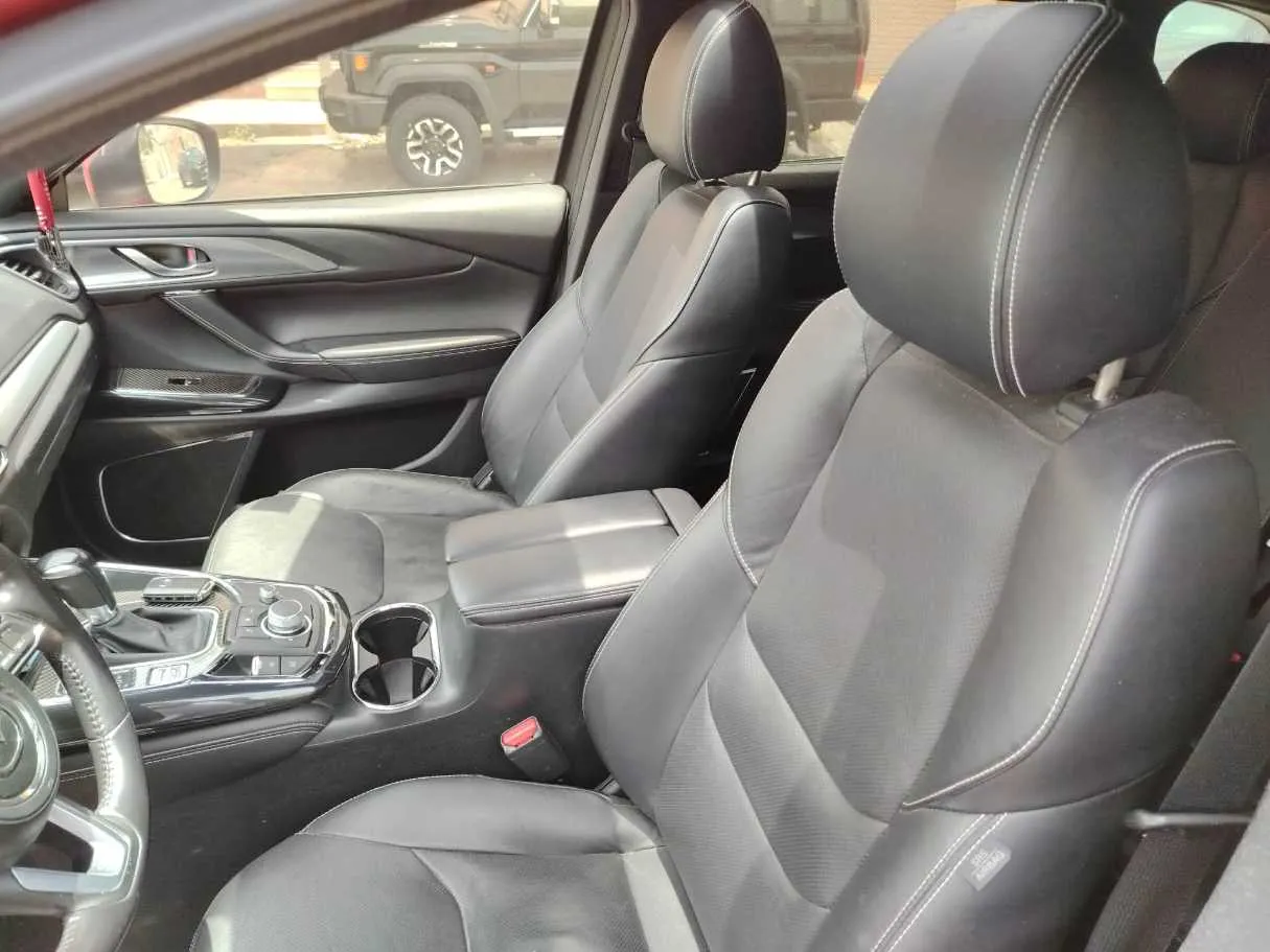 Car image 16