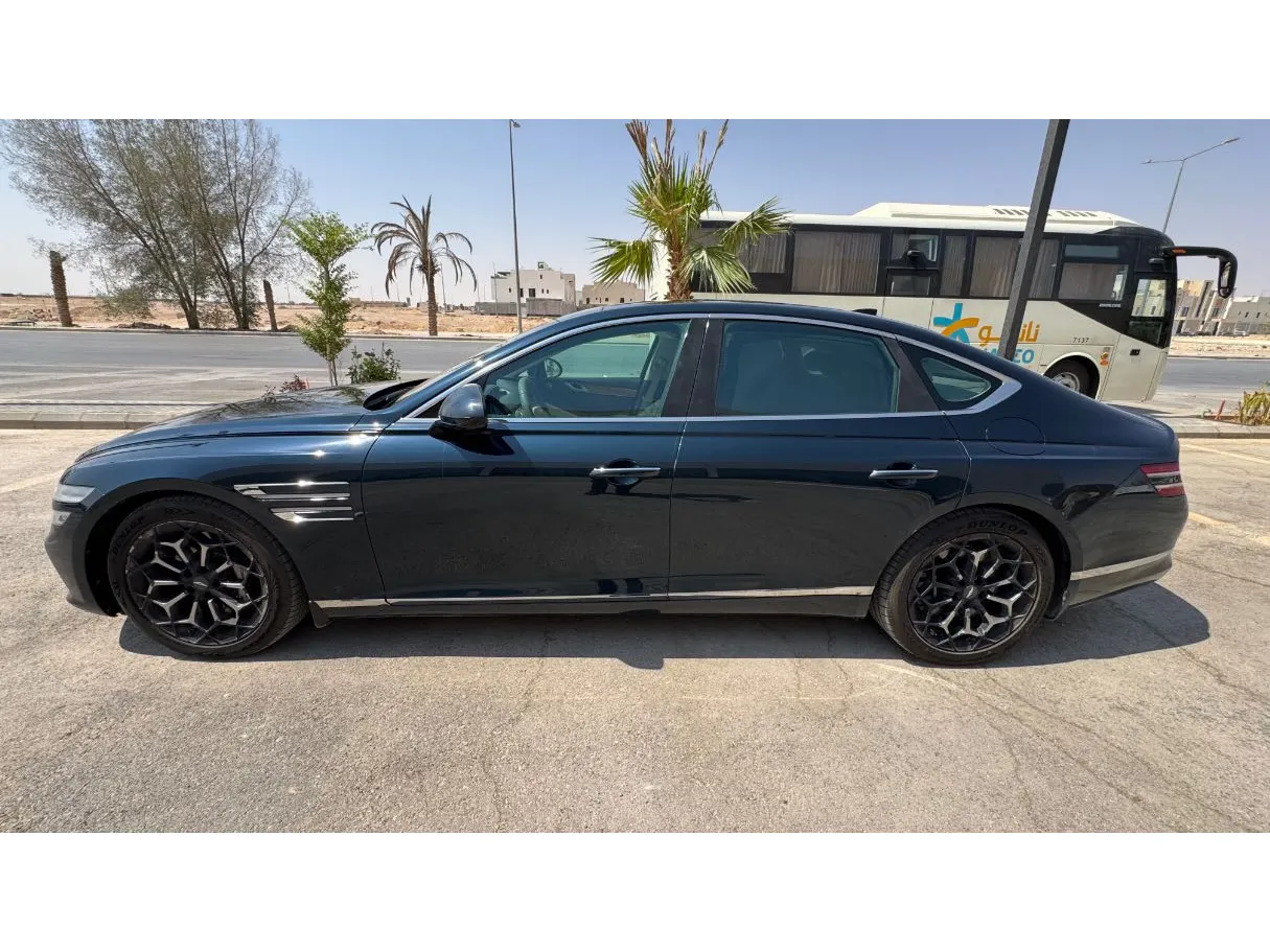 Car image 8