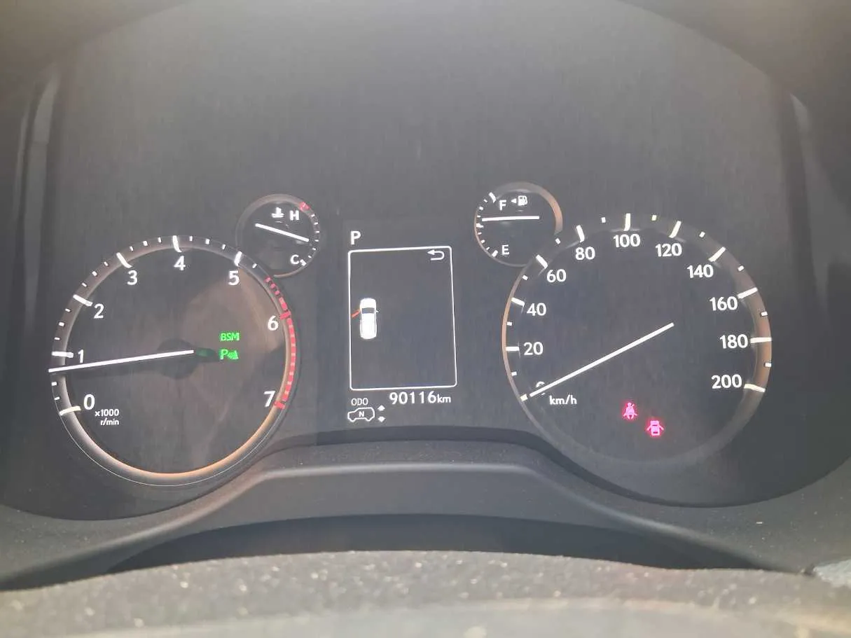 Car image 18