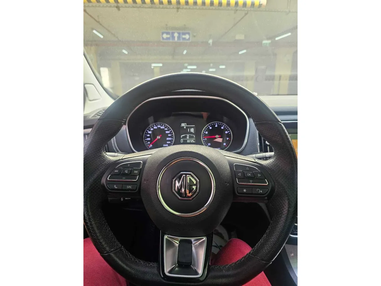 Car image 16