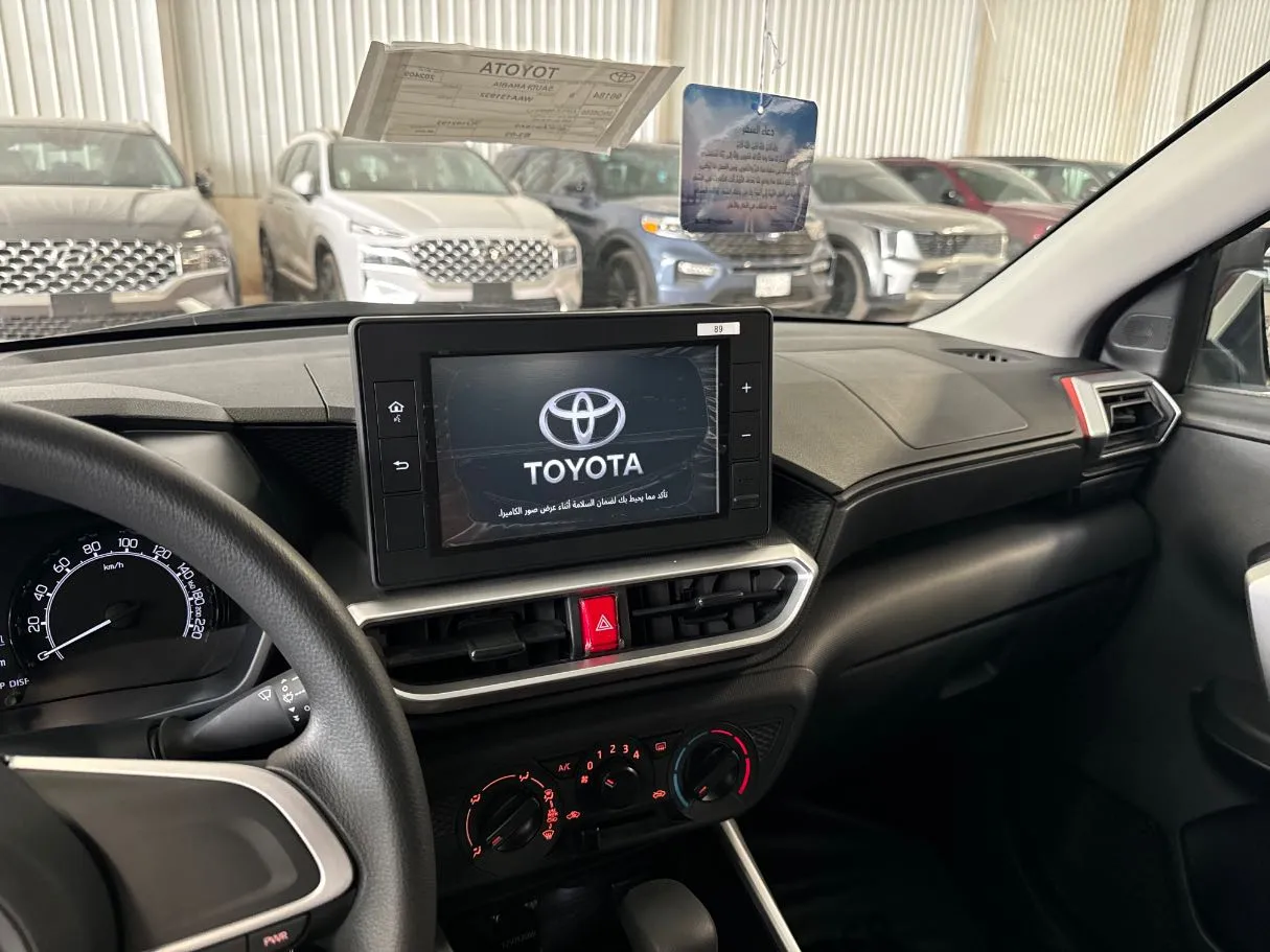 Car image 11