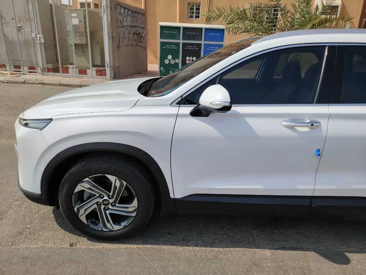 Car image 9