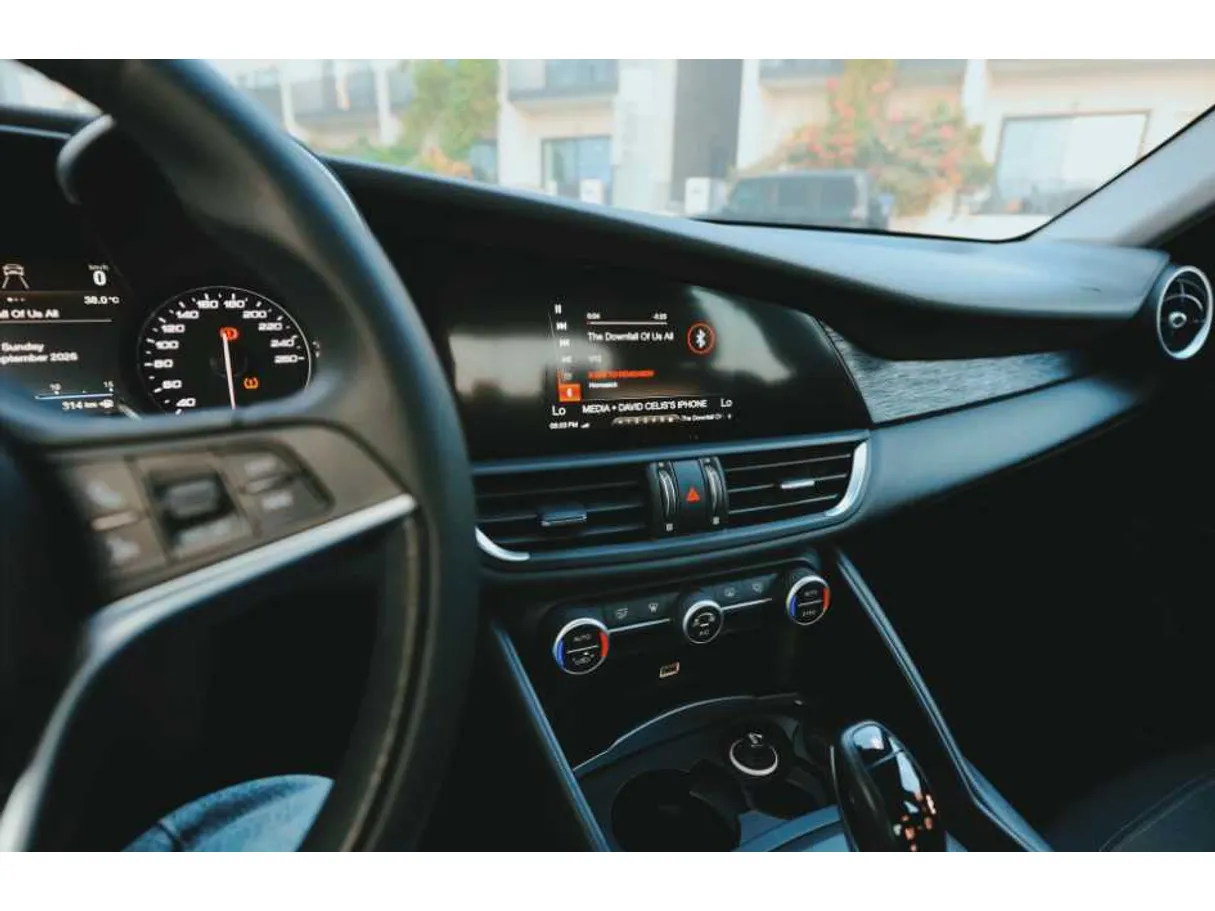 Car image 13