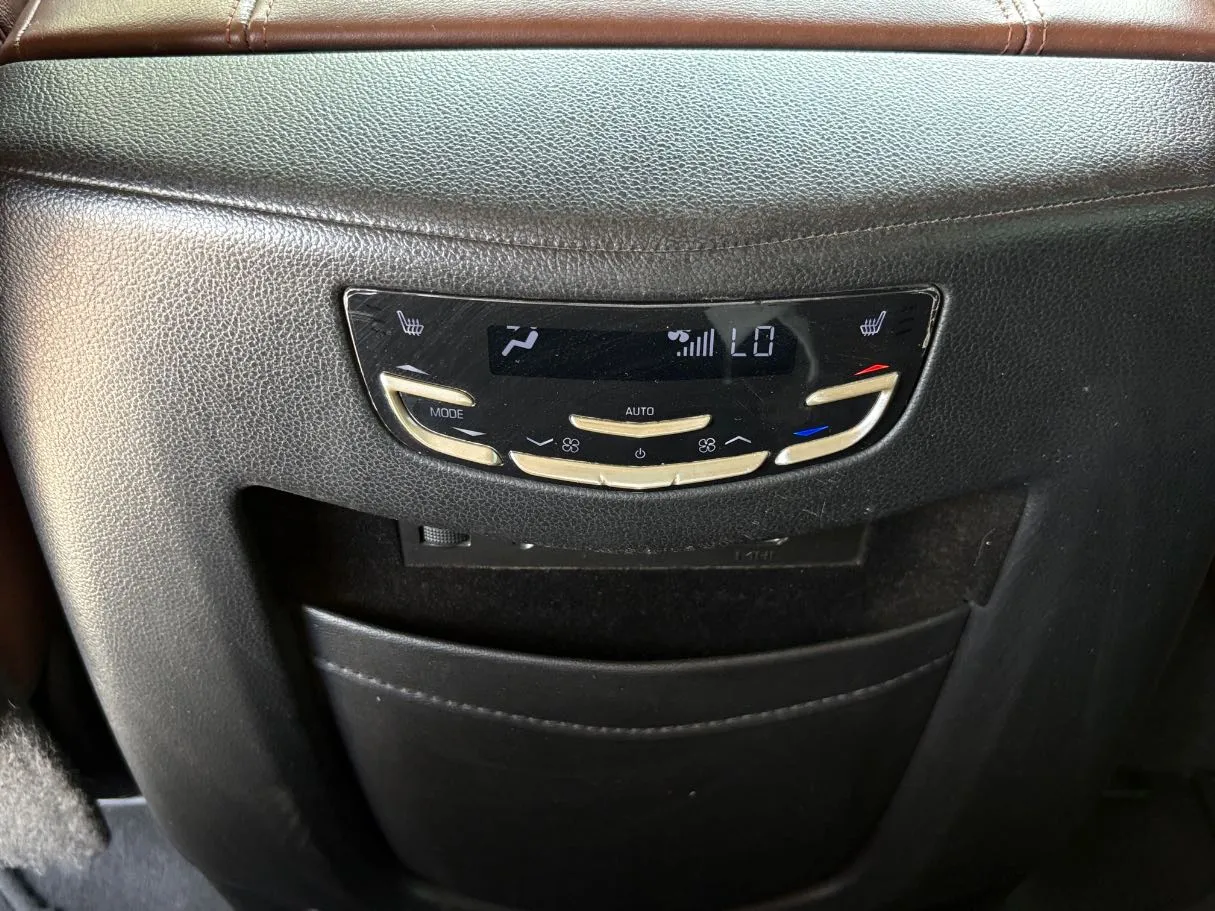 Car image 29