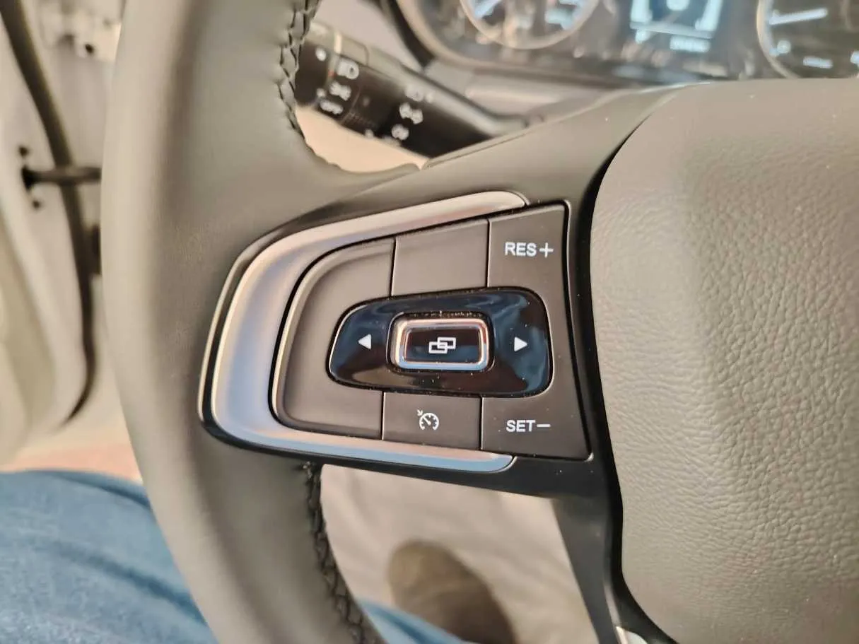 Car image 32