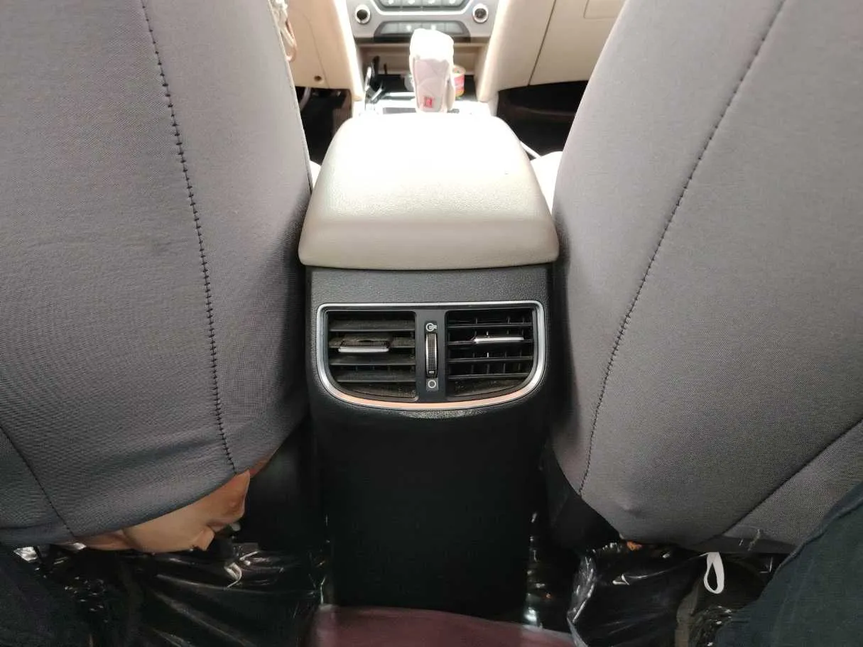 Car image 27