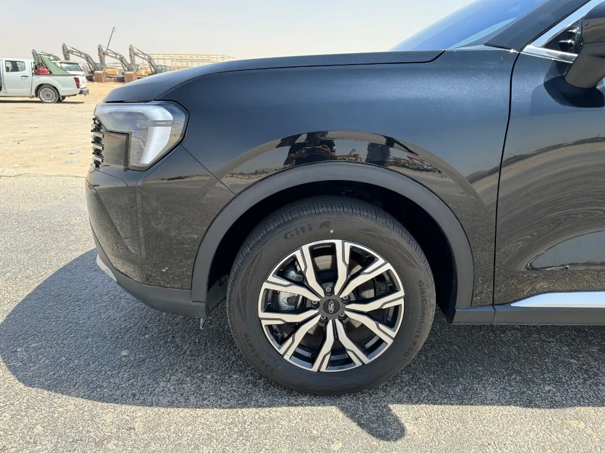Car image 9