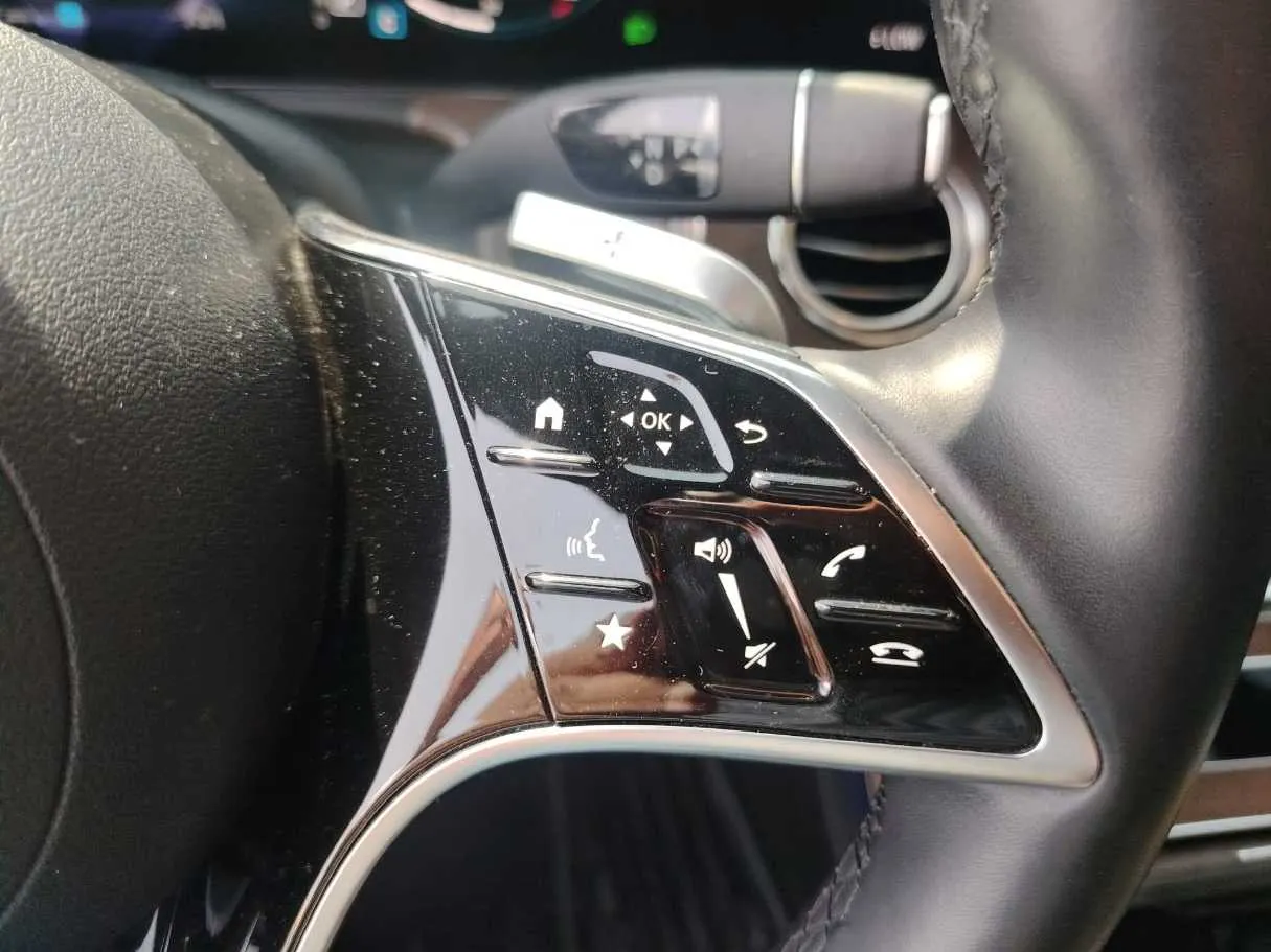 Car image 36