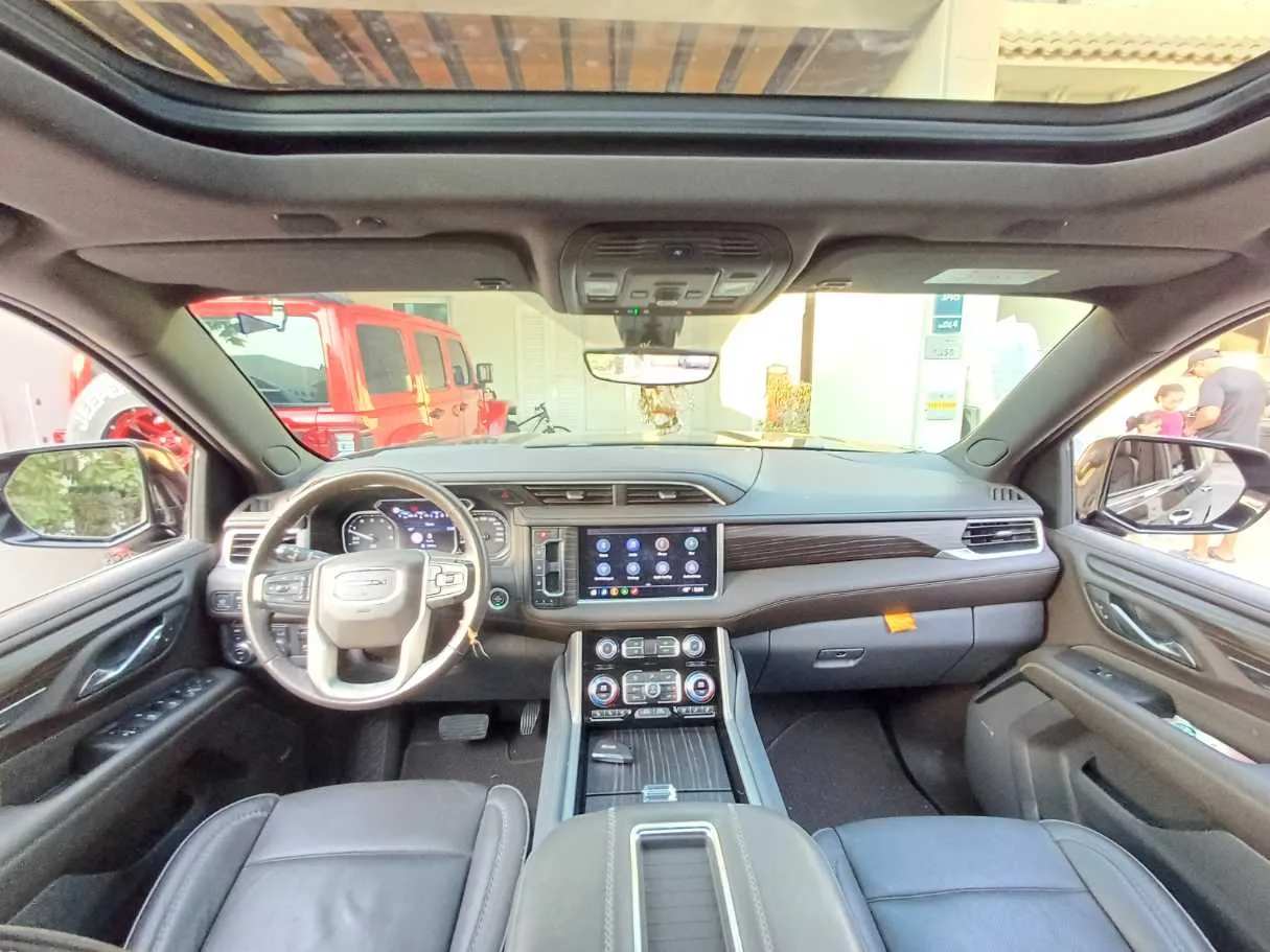 Car image 17