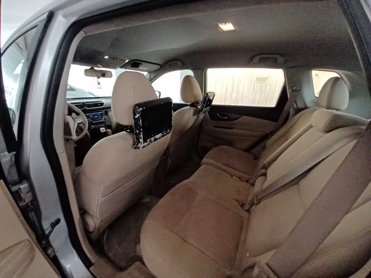 Car image 12