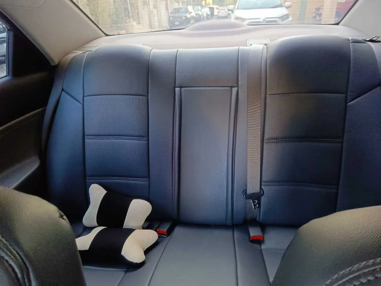 Car image 15