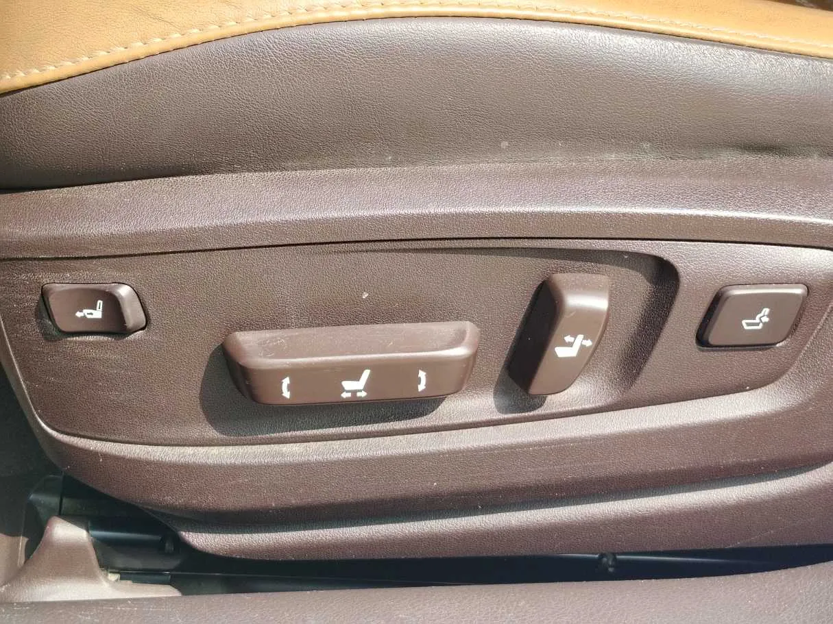 Car image 29