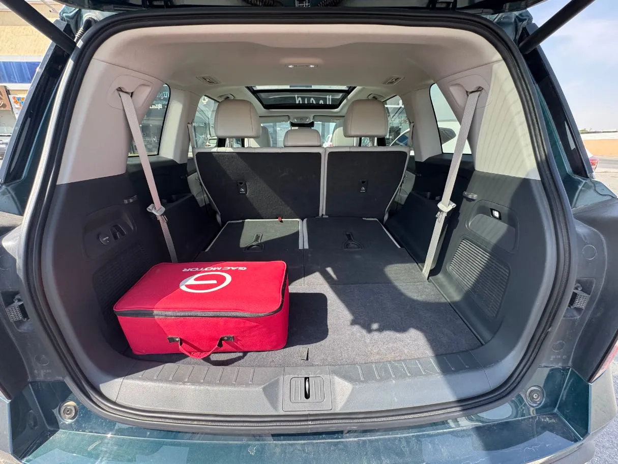 Car image 24
