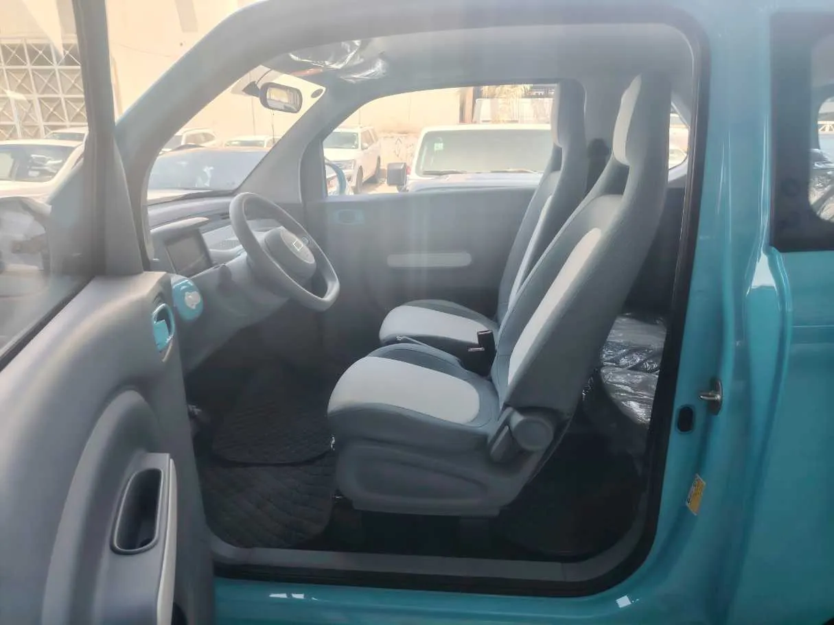 Car image 12