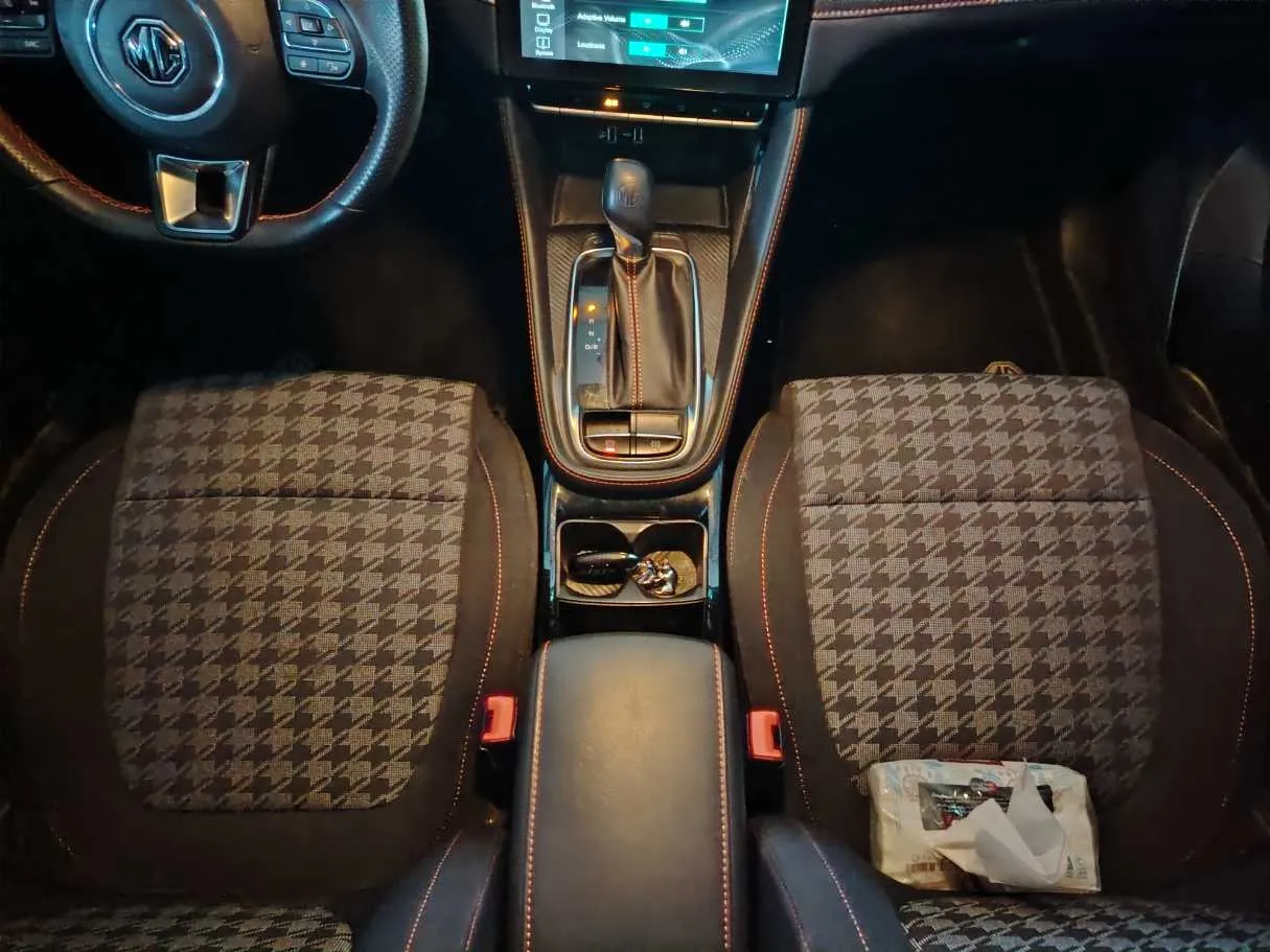 Car image 17