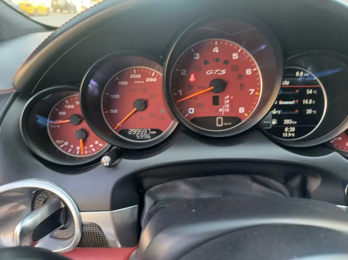 Car image 18