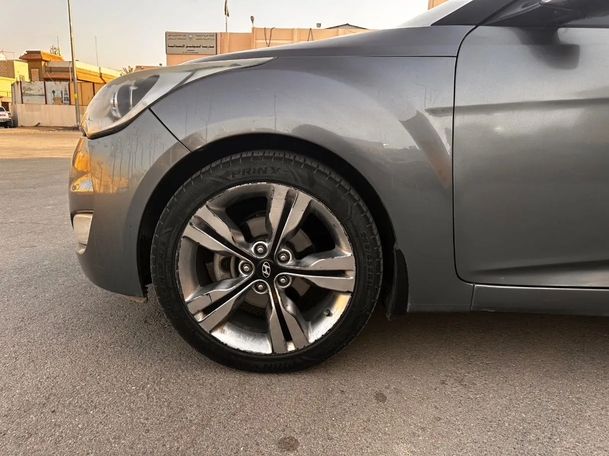 Car image 9