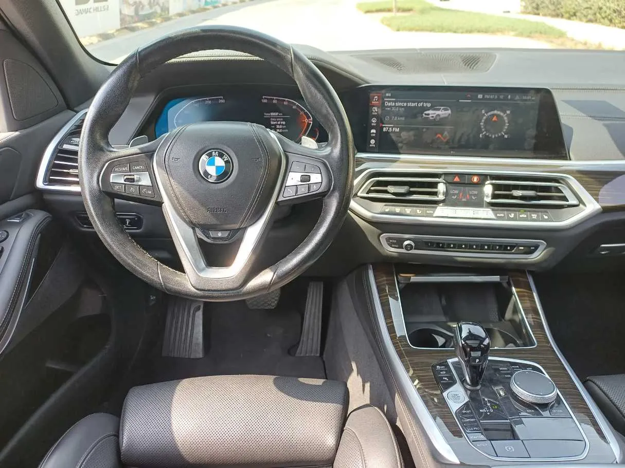 Car image 15