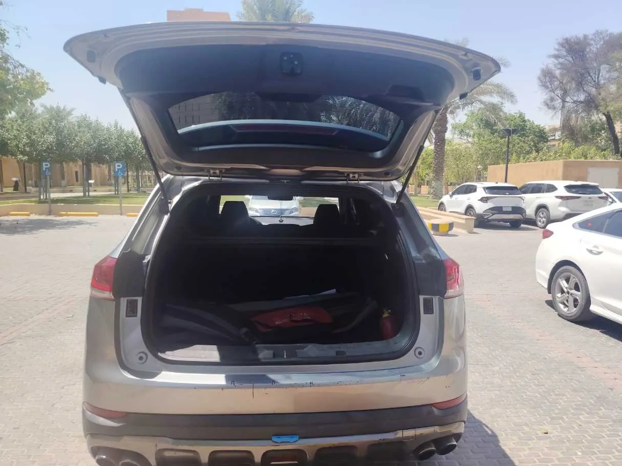 Car image 24
