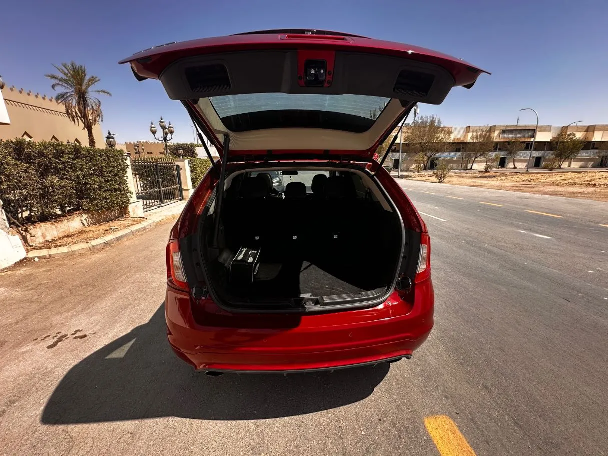 Car image 23