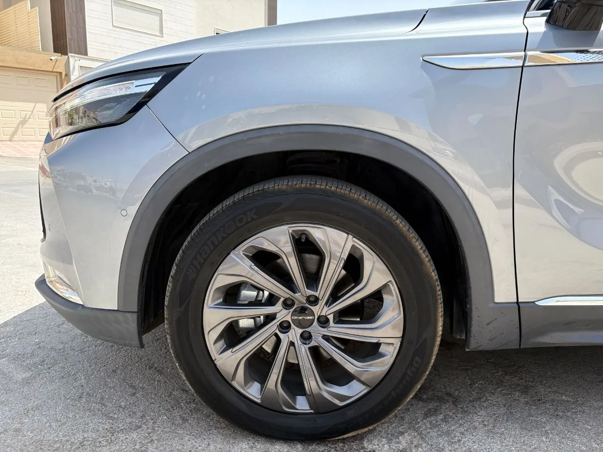 Car image 9