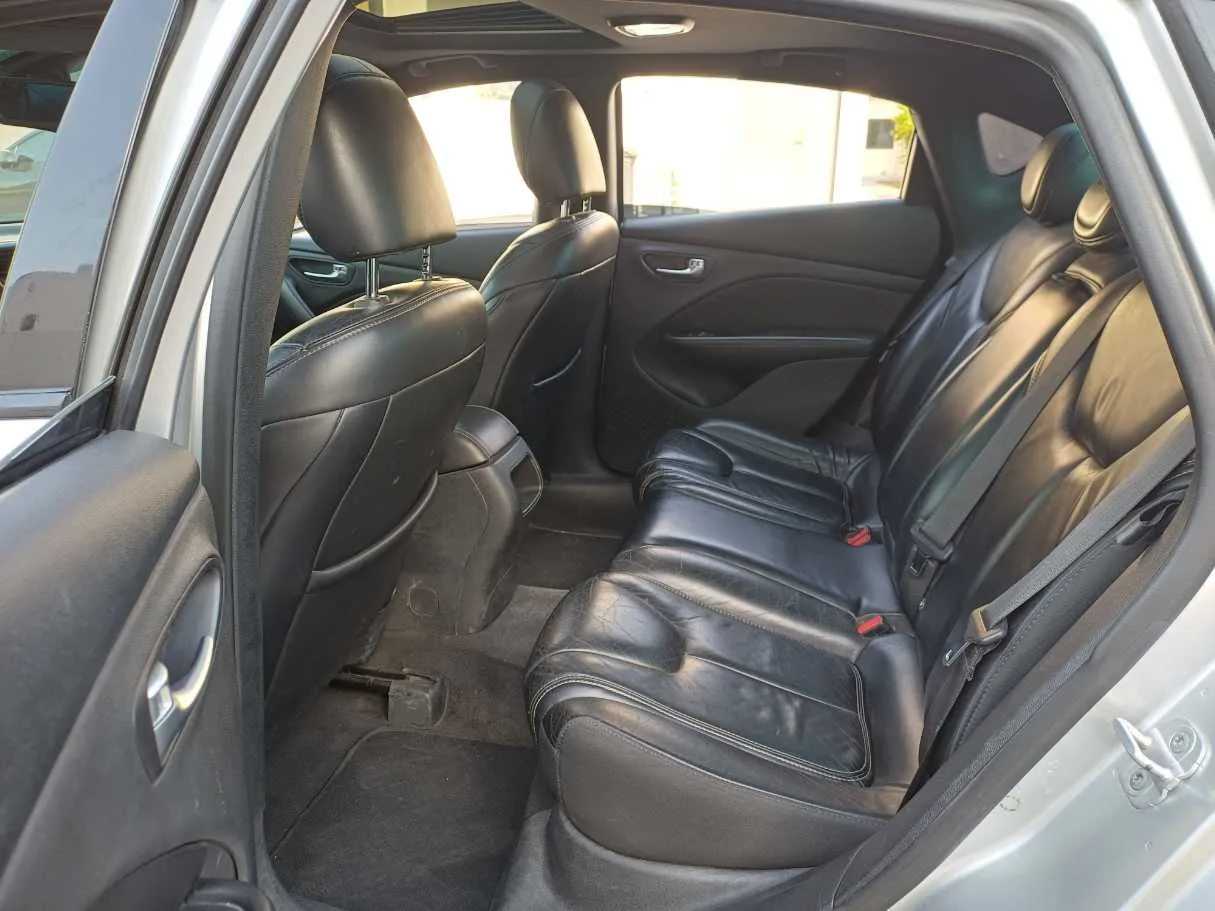 Car image 13