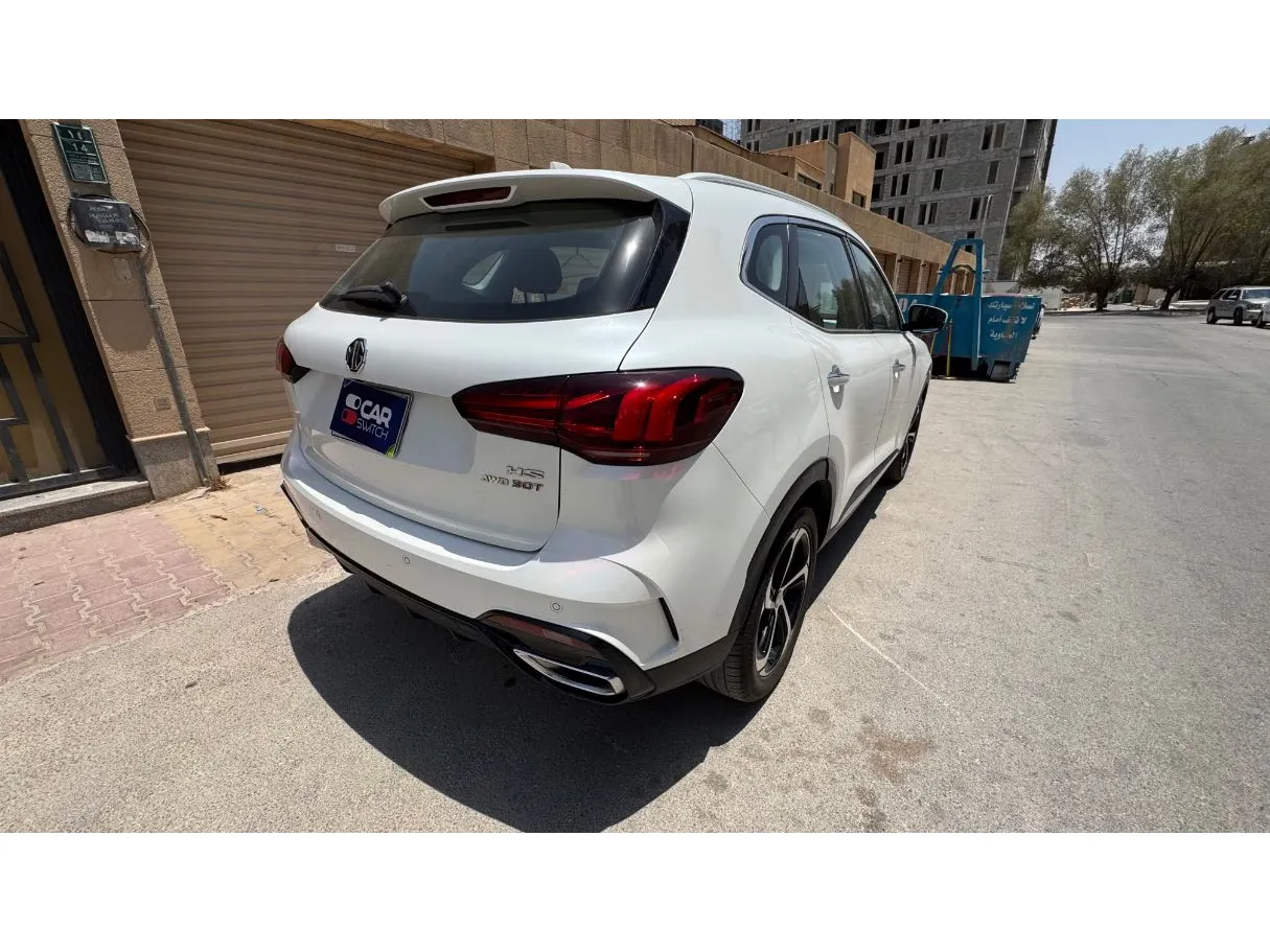 Car image 5